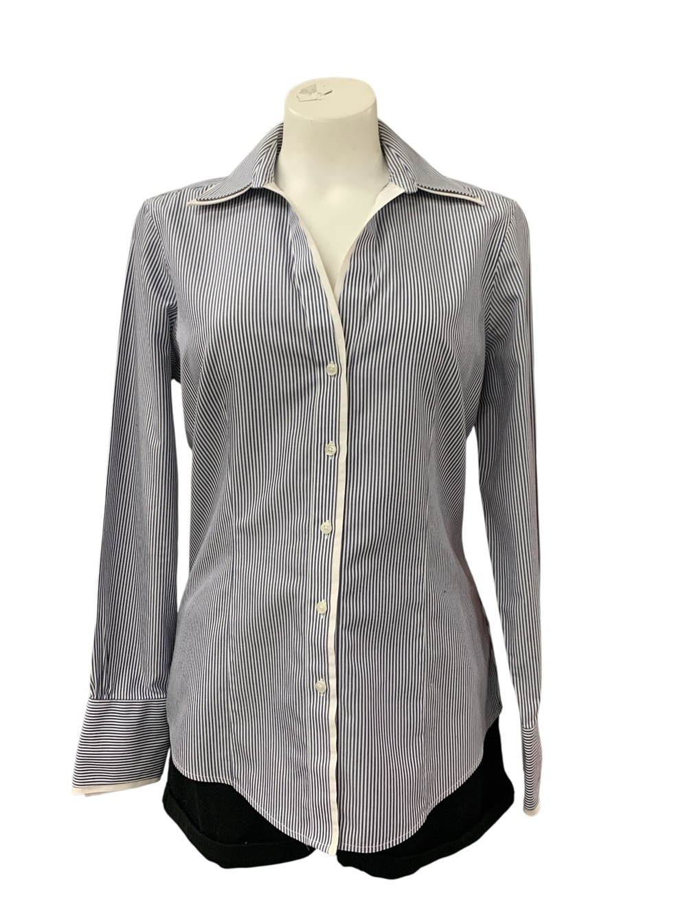 Beechers Brook Navy and White Pinstripe Button-Down Shirt Size M